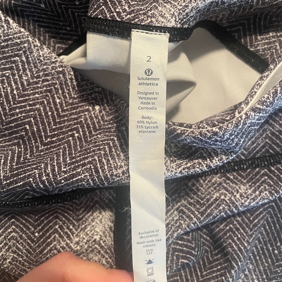 Lululemon leggings Size 2 Like New - Picture 4 of 4